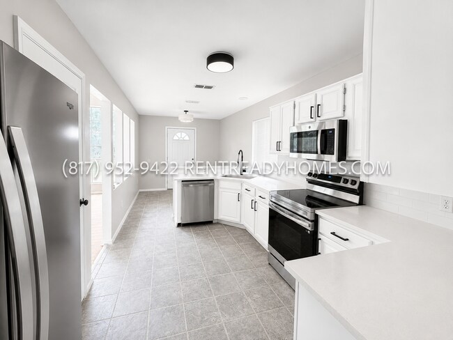 Building Photo - 3405 Plantation Ln