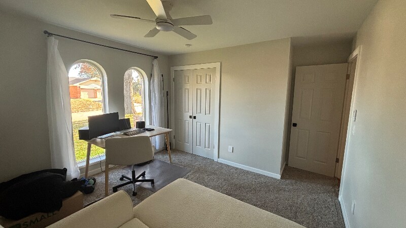 Building Photo - 8705 Lakeaire Dr