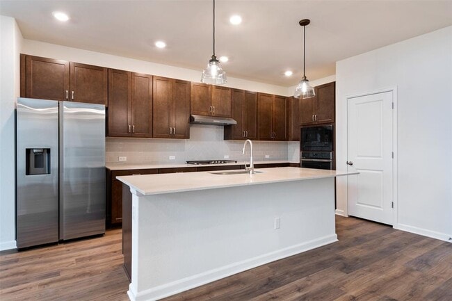 Building Photo - 801 Simmental Loop