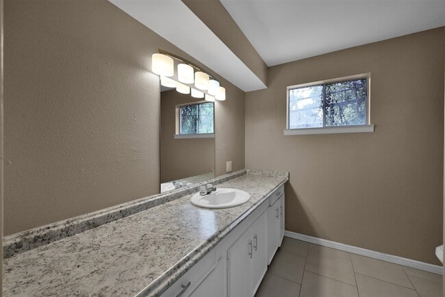 Building Photo - 416 Milwaukee St