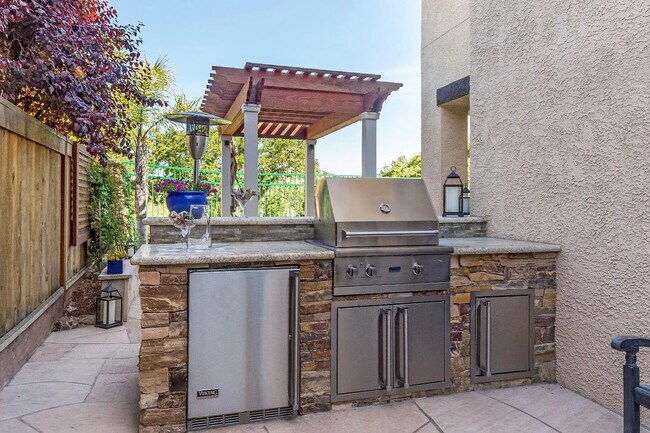 Building Photo - 2490 Muirfield Way