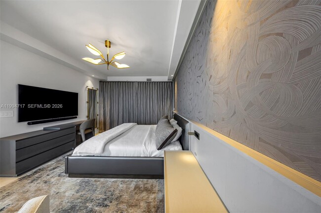 Building Photo - 700 NE 24th St