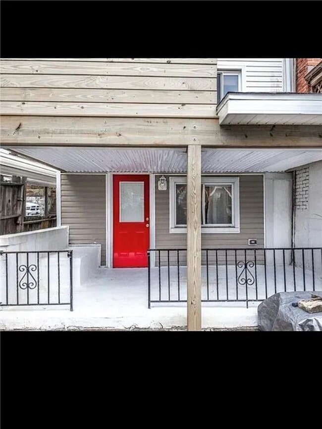 Building Photo - 3 bedroom - great location, central air, laundry.