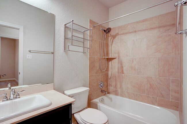 Building Photo - 2212 Dillon Pond Ln
