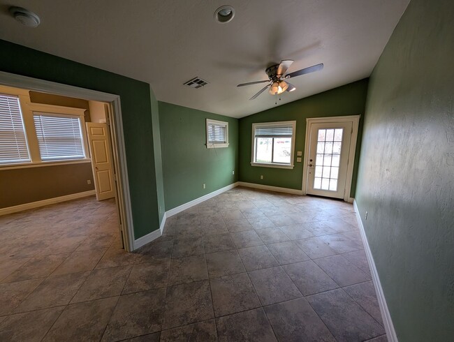 Building Photo - 1 bed 1 bath house with central heat and a...