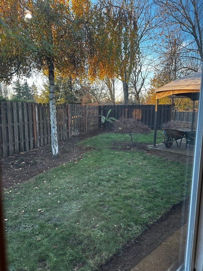 Building Photo - 12053 Four Oaks St