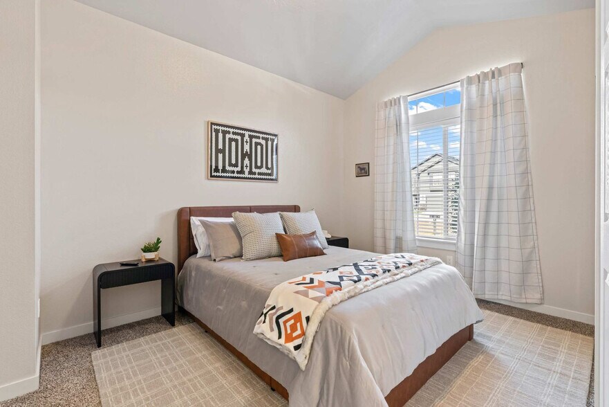 Building Photo - 3173 S Mystic Seaport Ave