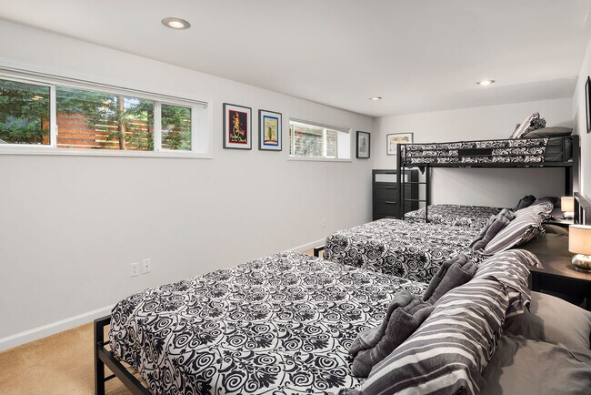 Building Photo - 1612 26th Ave