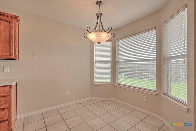 Building Photo - 5005 Warwicke Dr