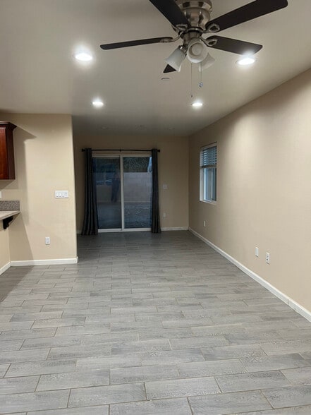 Building Photo - 10629 Lind Ave