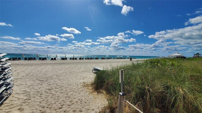 Building Photo - 15901 Collins Ave