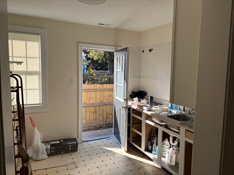 Building Photo - 5316 Smith Ave