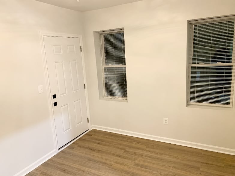 Building Photo - 1600 S Charles St