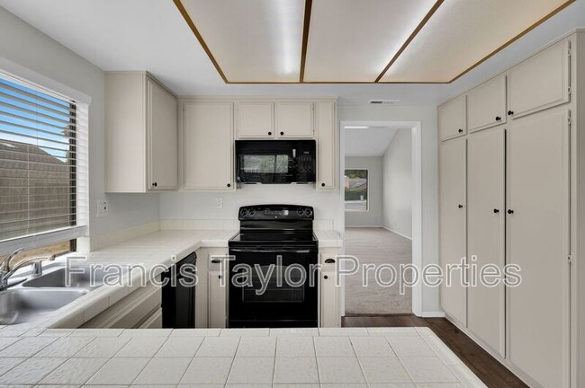 Building Photo - 929 Mulberry Dr