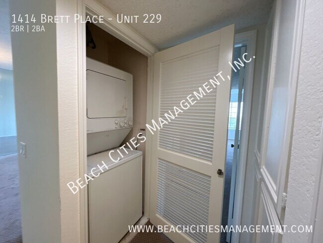 Building Photo - 1414 Brett Pl