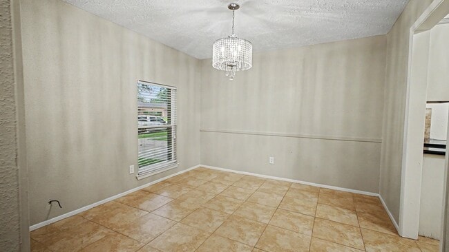 Building Photo - 215 Redbud Cir