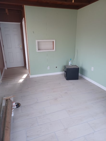 Building Photo - 70 Maple St