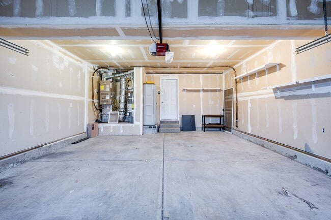 Building Photo - MOVE-IN SPECIAL! Bright & Spacious 4-Bedroom Home in One of Pullman’s Most Desirable Neighborhoods