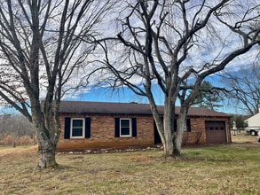 Building Photo - 418 Hillcrest Dr