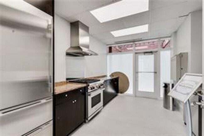 Building Photo - Furnished Luxury Buckhead Condo - Walk to EVERYTHING
