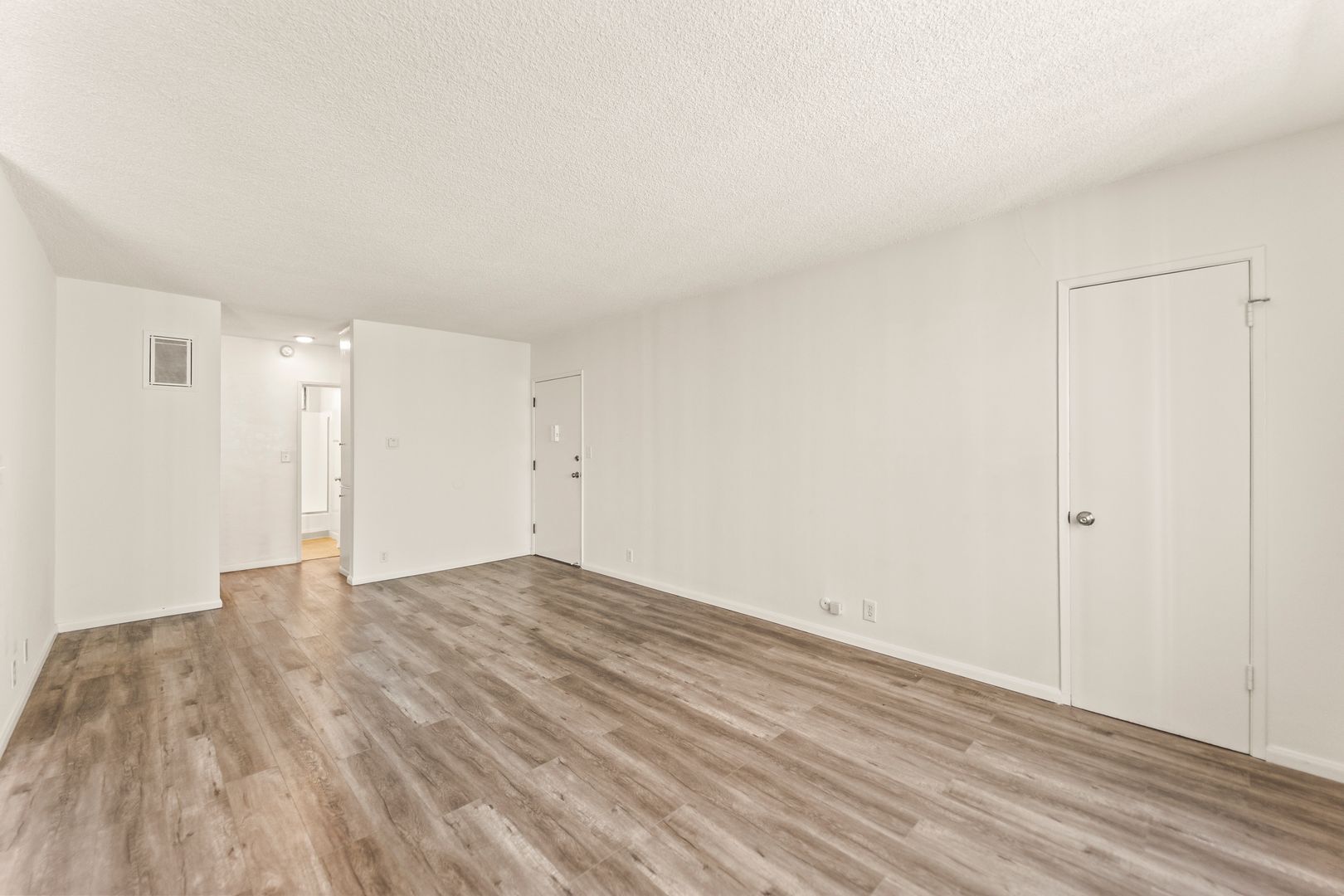 Building Photo - 714 W Knoll Dr