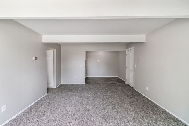 Building Photo - *Beautiful Apartment in Park Like Setting* Updated Shaker Cabinets and Appliances HEAT included