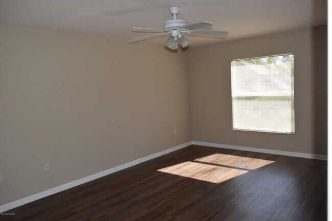 Building Photo - 458 Fitzsimmons St