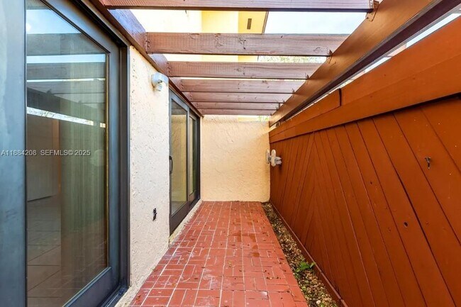 Building Photo - 6691 SW 137th Ct