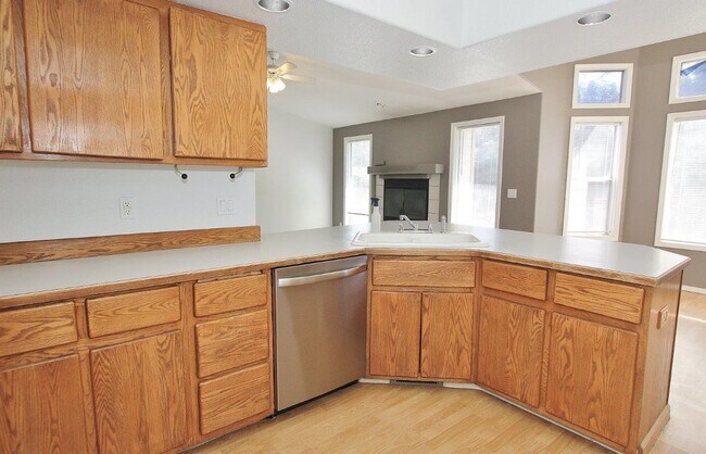 Building Photo - 12053 W Hickory Dr