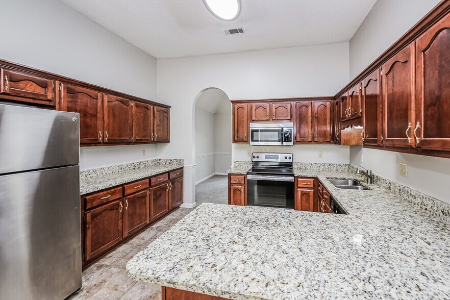 Building Photo - 8730 Raspberry Ln