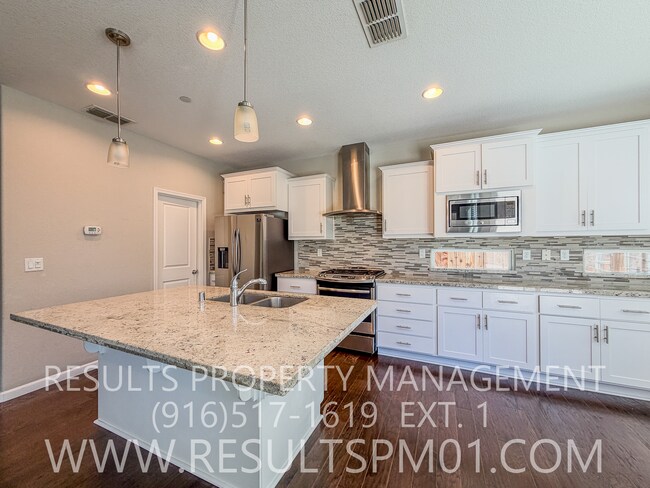 Building Photo - 1041 Bridlewood Dr