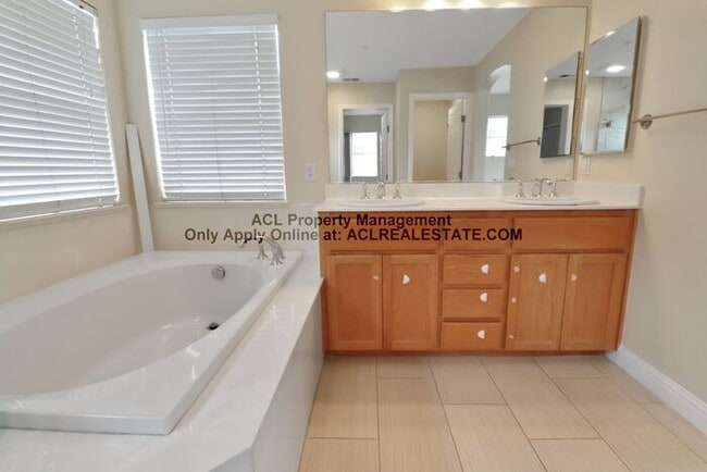 Building Photo - 1186 Cherrybrooke Commons