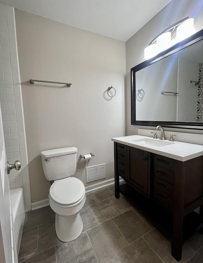 Building Photo - 3633 Densmore Dr