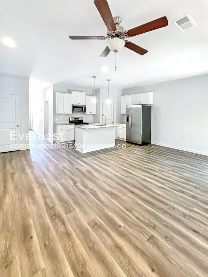 Building Photo - 1221 Marble St