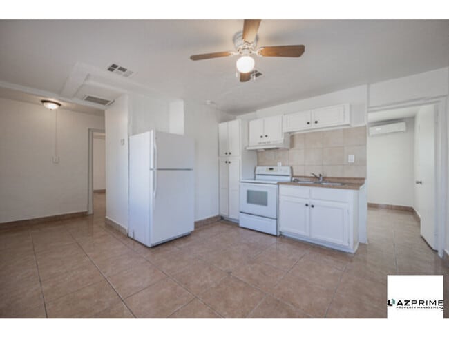 Building Photo - $500 OFF 1ST MONTH'S RENT MOVE IN SPECIAL!...
