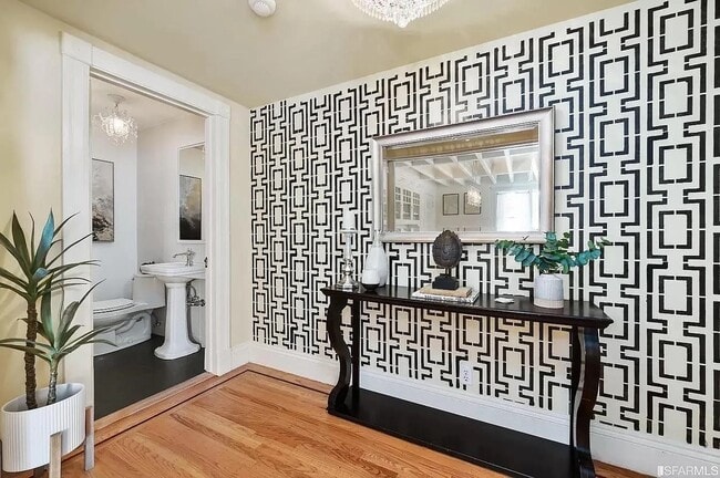 Building Photo - 2096 Pine St