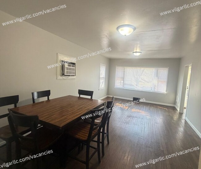 Building Photo - FOR RENT — SPACIOUS 3 BED / 1.5 BATH HOME