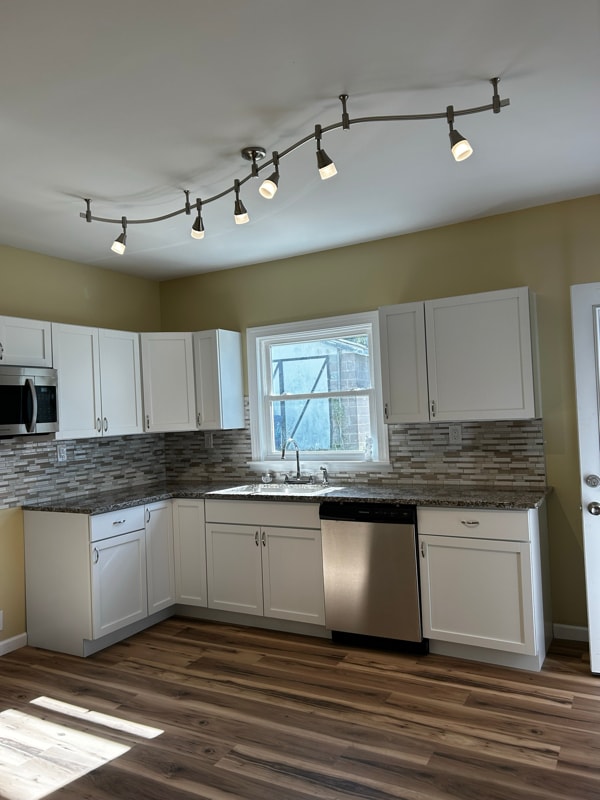 Building Photo - 49 Fallbrook St