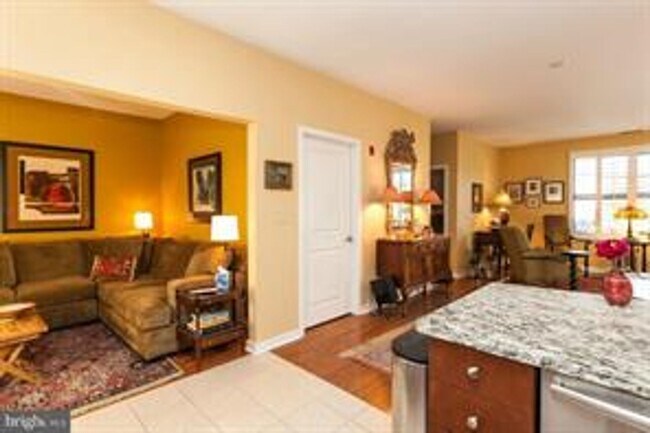 Building Photo - 2026/2027 Gorgeous Village Lofts 2bd plus ...