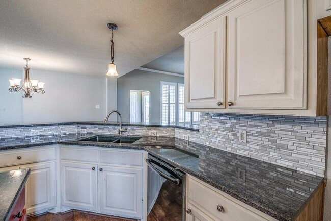 Building Photo - 10405 Lynnhaven Pl