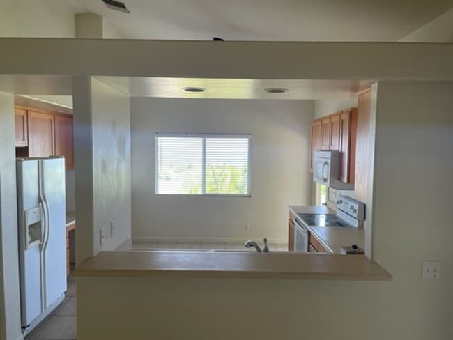 Building Photo - $4,000 / Beautiful 3 bedrm/2 bath home wit...