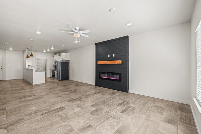 Building Photo - Brand new townhomes in Iron Horse!