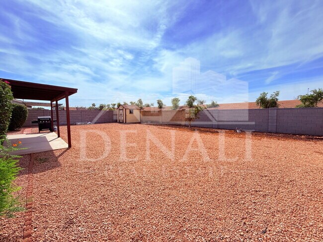 Building Photo - 2601 E Hopi Ave