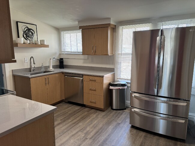 Building Photo - 206 W Myrtle St