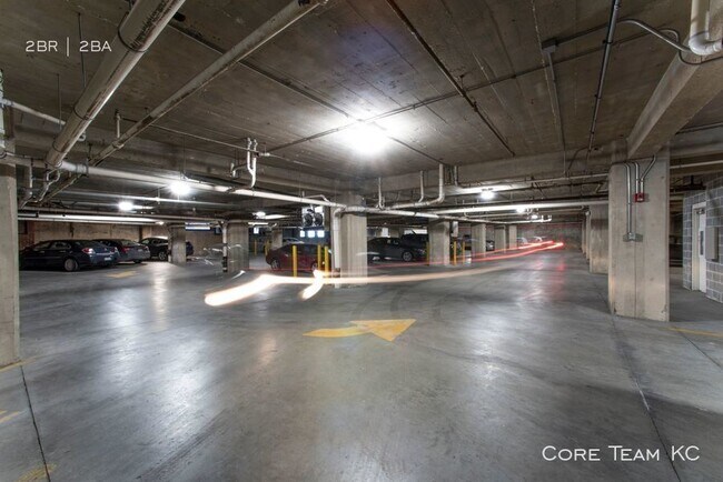 Building Photo - Loft in the Old Garment District!