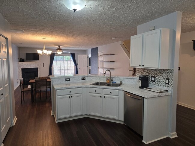 Building Photo - Super Adorable End-Unit Townhome in RTP with Designer Flair!