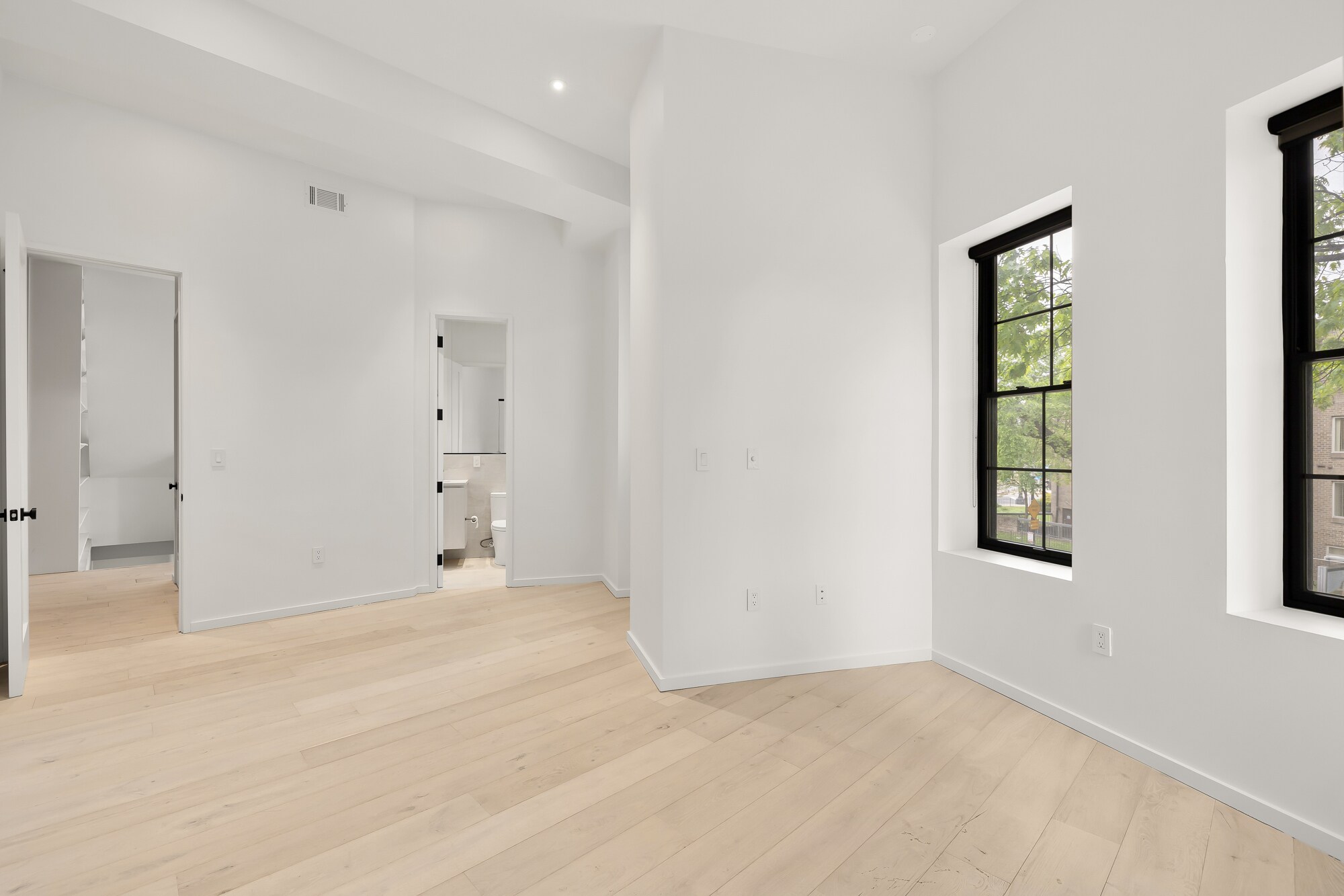 Building Photo - 1451 Maryland Ave NE