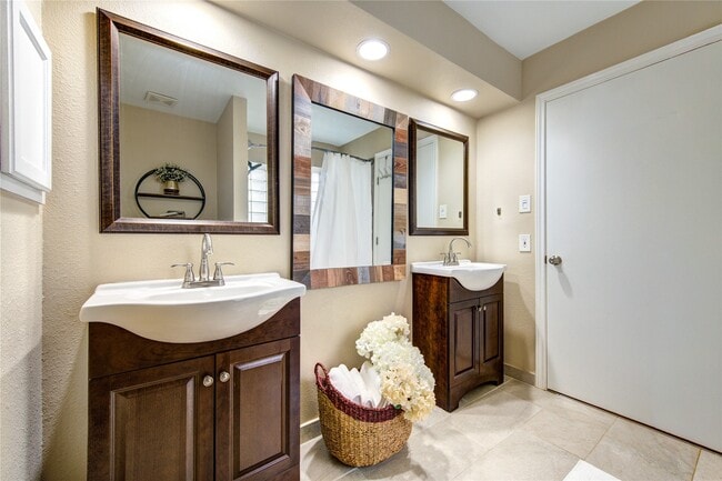 Building Photo - 7023 Brockington Dr