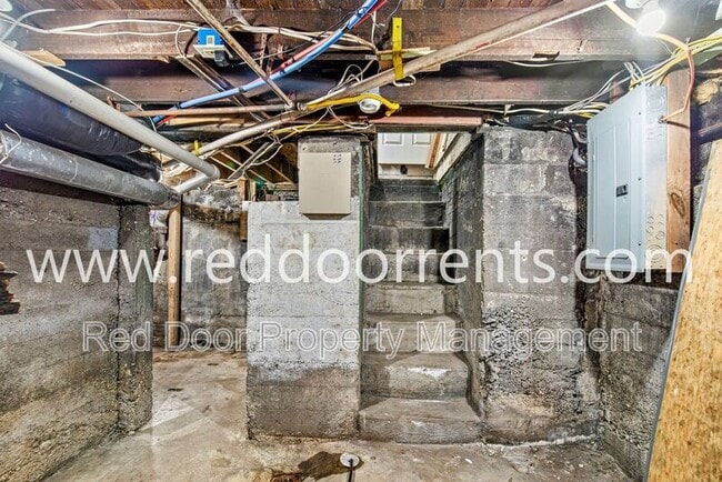 Building Photo - 2028 Hoyt Ave