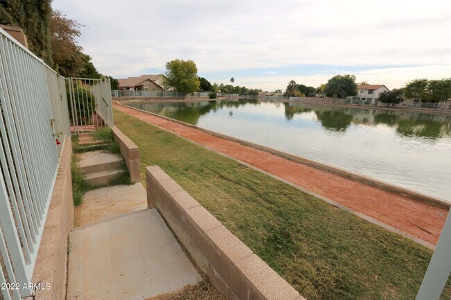 Building Photo - 11217 W Edgemont Ave